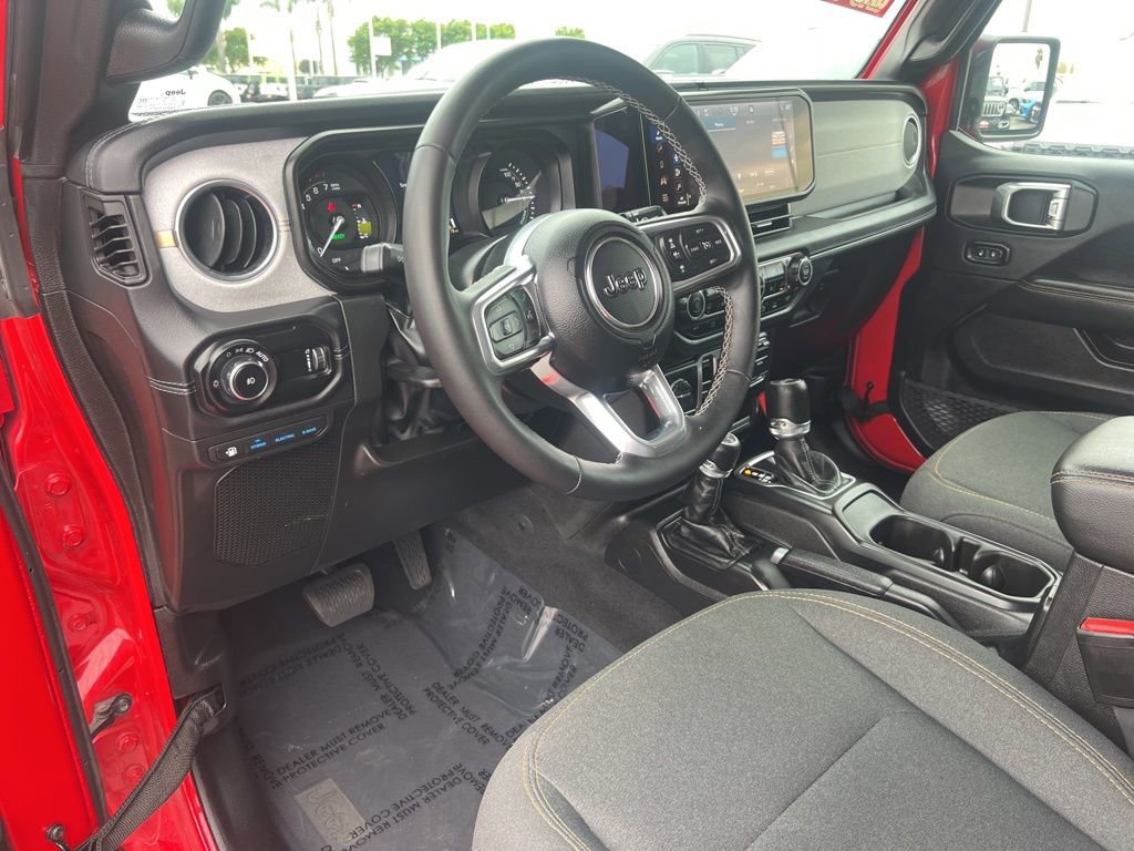 Used 2025 Jeep Wrangler Unlimited Sahara w/ Safety Group AWD/4WD image 15