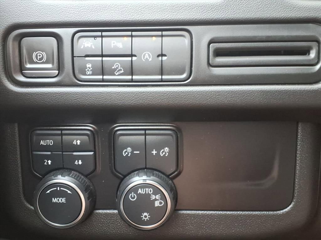 Used 2023 Chevrolet Suburban Premier image 20