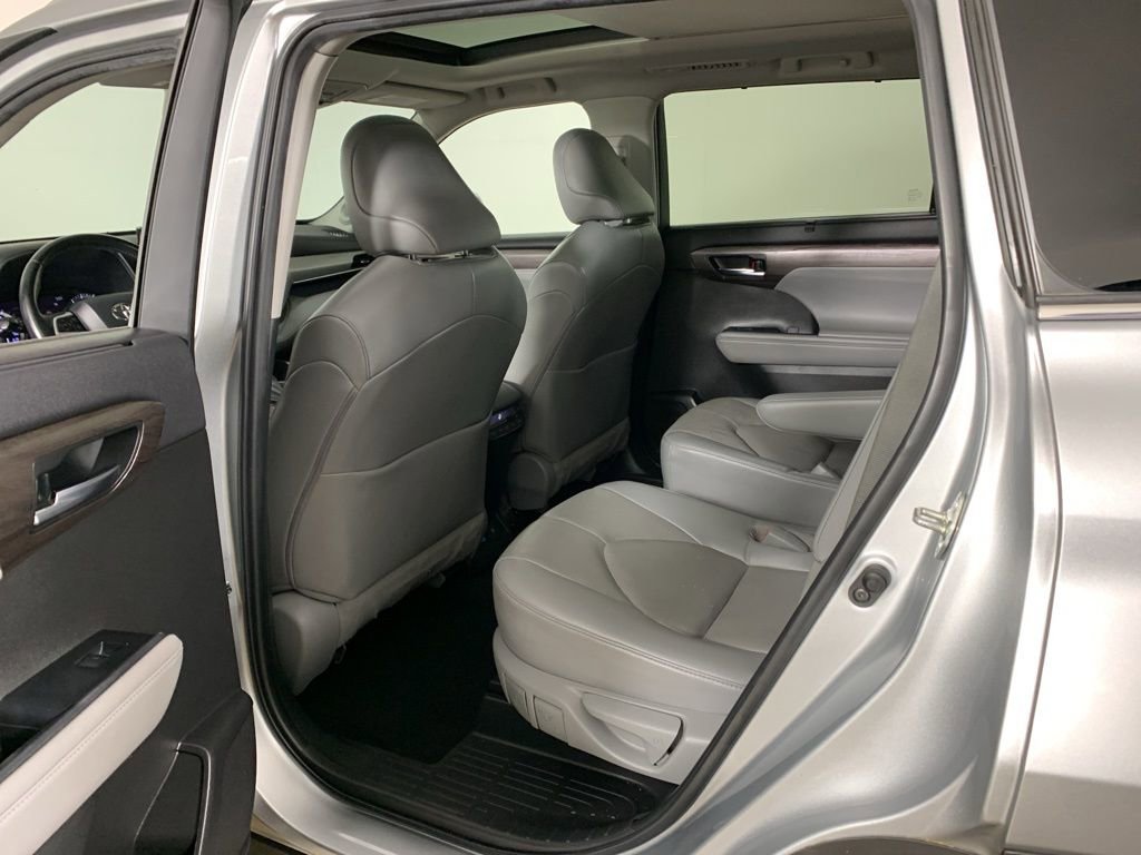 Used 2022 Toyota Highlander Platinum AWD/4WD image 34