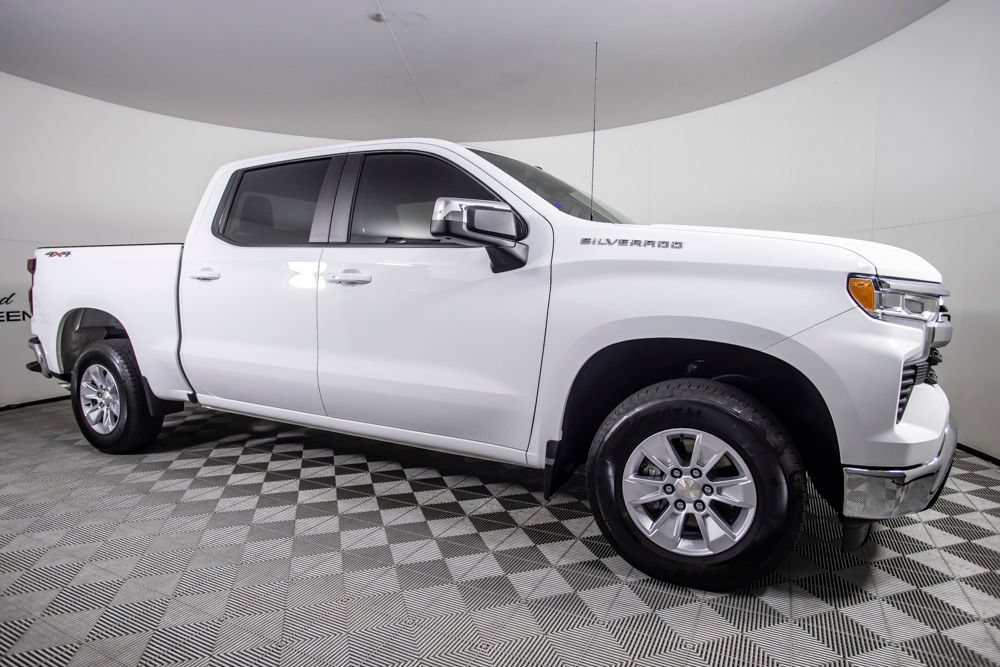 Used 2025 Chevrolet Silverado 1500 LT AWD/4WD image 2