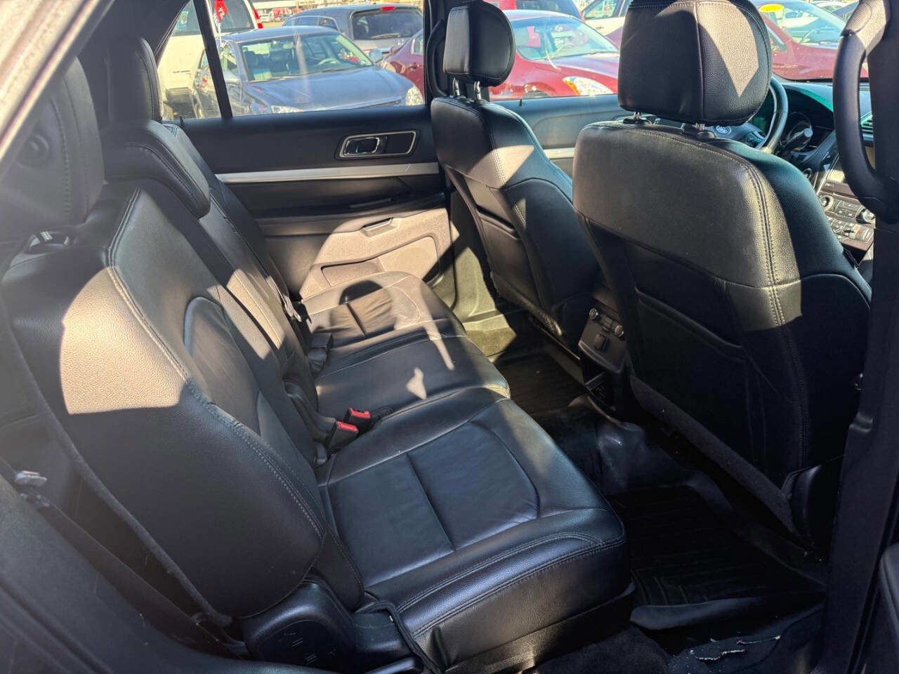 Used 2016 Ford Explorer XLT w/ Equipment Group 202A image 7