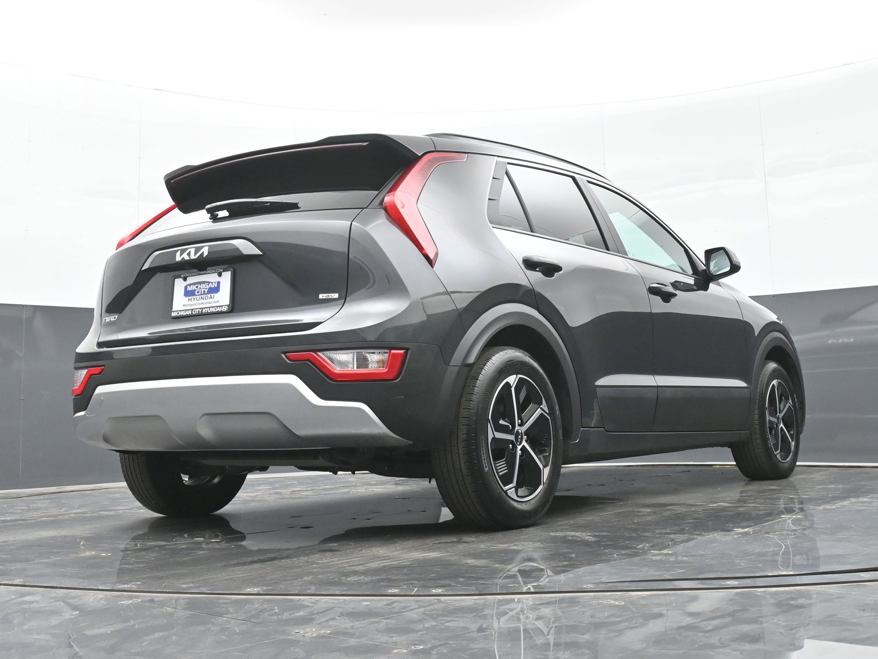 Used 2024 Kia Niro LX image 39