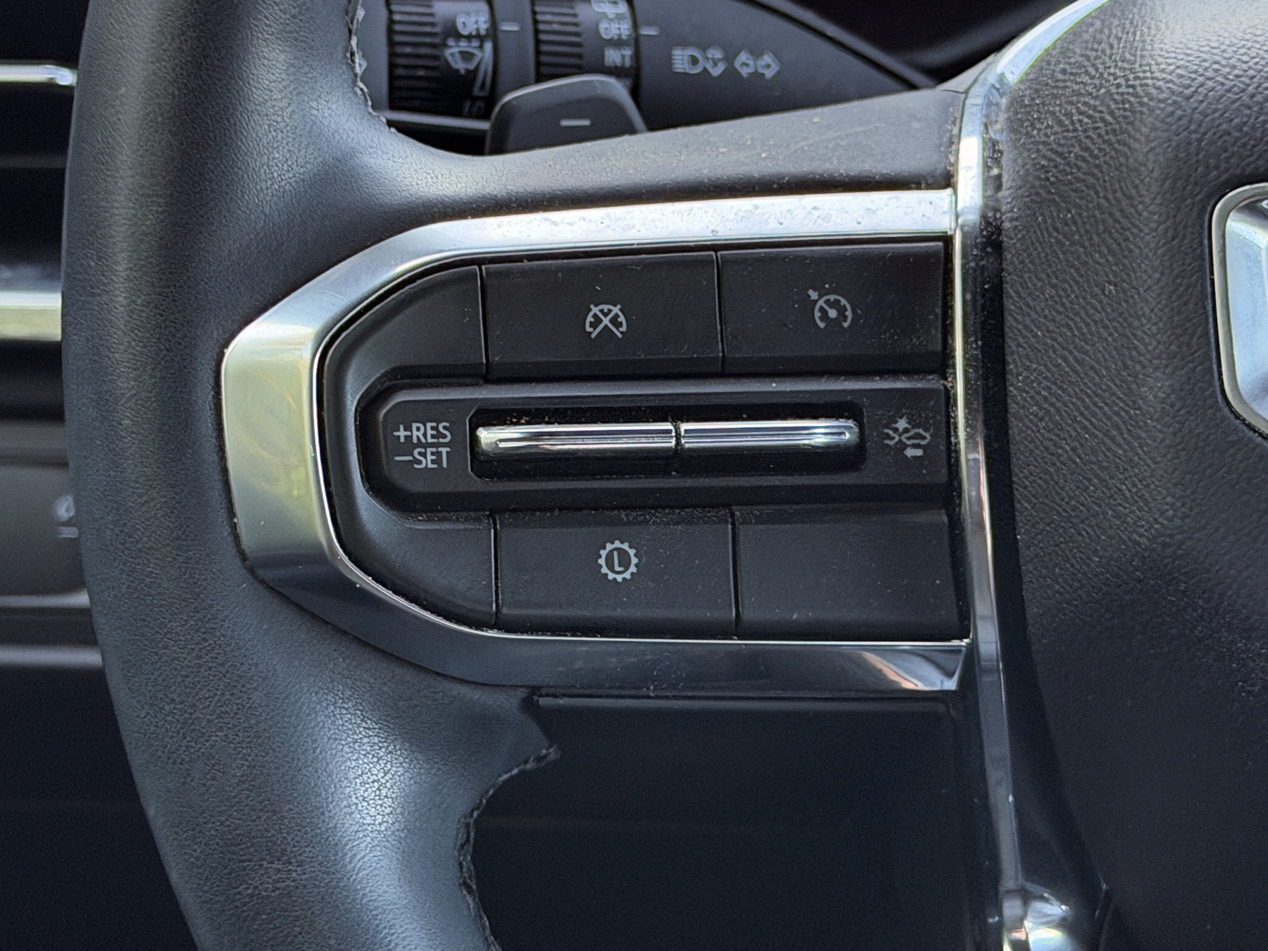 Used 2025 GMC Acadia Elevation w/ Elevation Premium Package FWD image 16