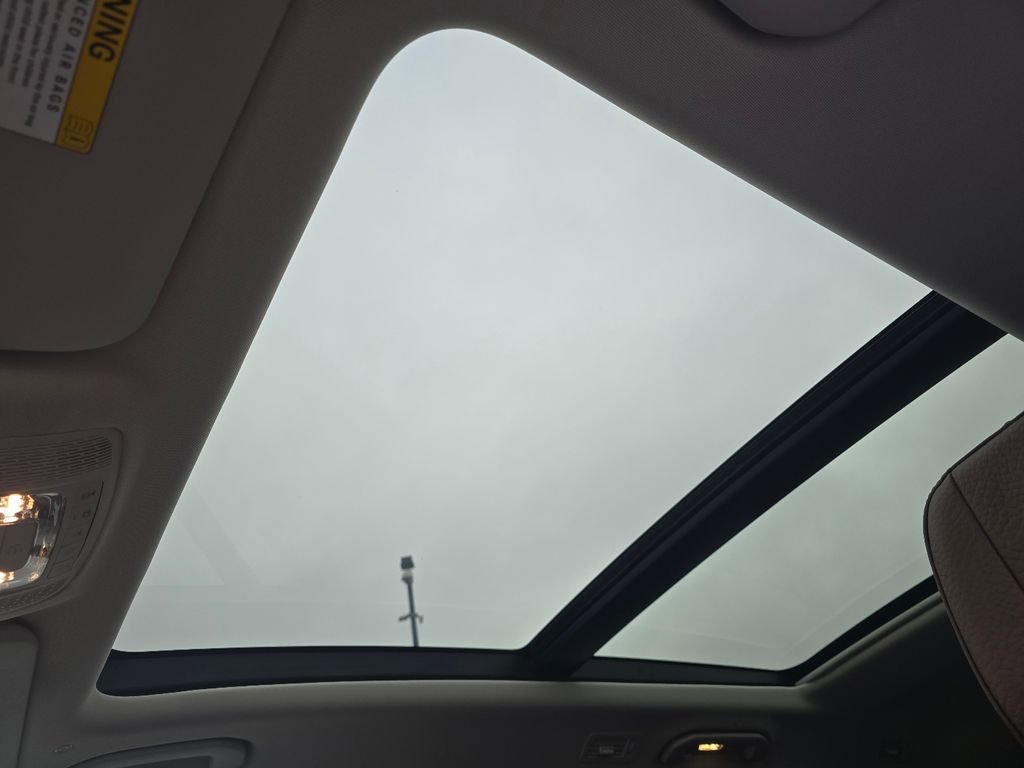 Used 2024 Mercedes-Benz GLS 580 4MATIC image 3