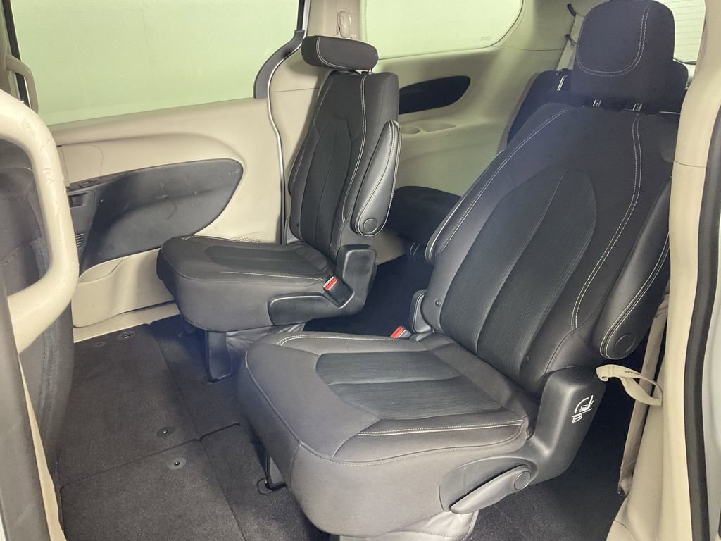 Used 2022 Chrysler Voyager LX image 19