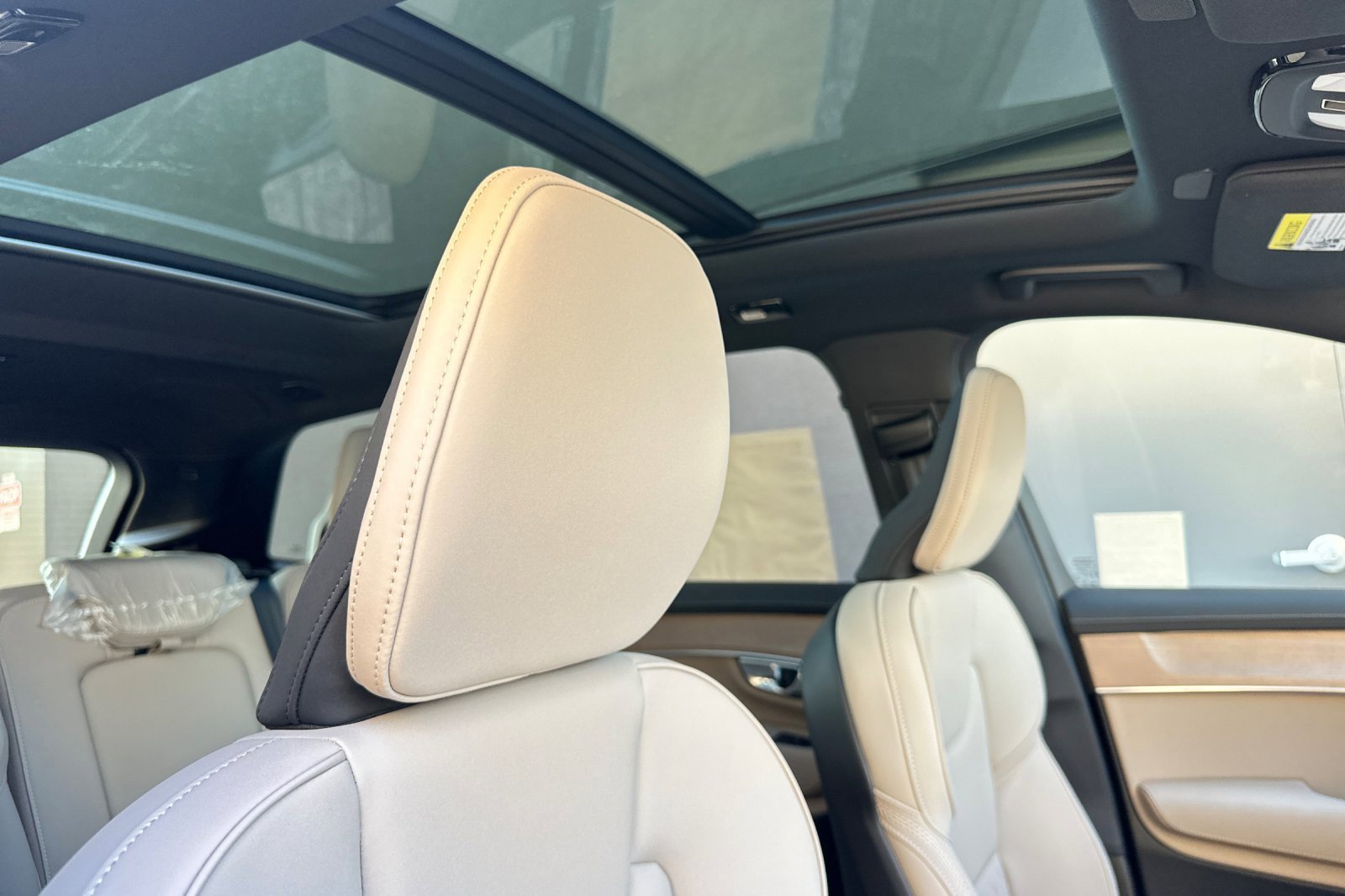 New 2026 Volvo XC90 B6 Plus w/ Protection Package Premier image 19