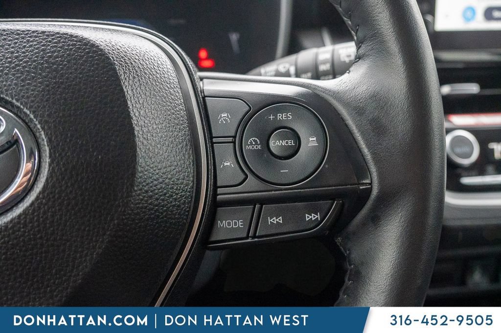 Used 2025 Toyota Corolla Cross XLE AWD/4WD image 11
