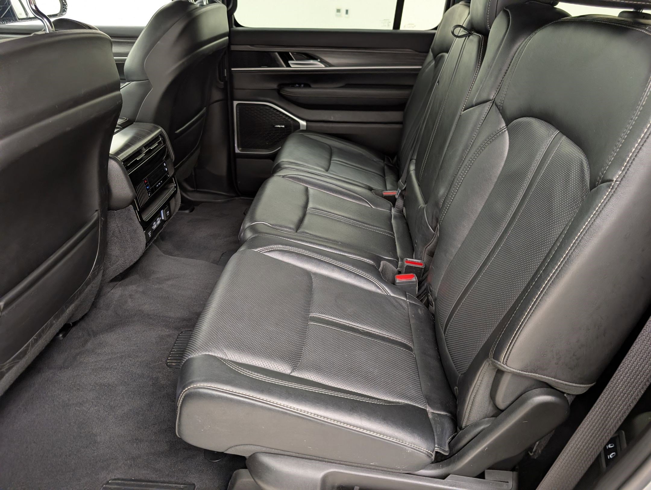 Used 2023 Jeep Wagoneer Series III w/ Preferred Equipment Group image 14