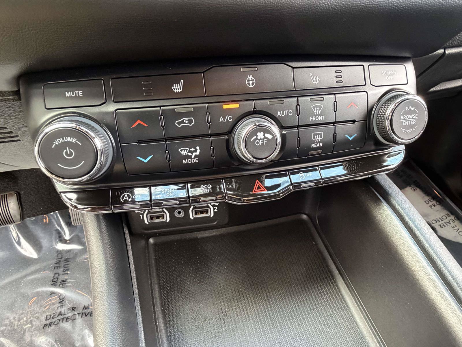 Used 2024 Dodge Durango SXT w/ SXT Blacktop Group AWD/4WD image 13