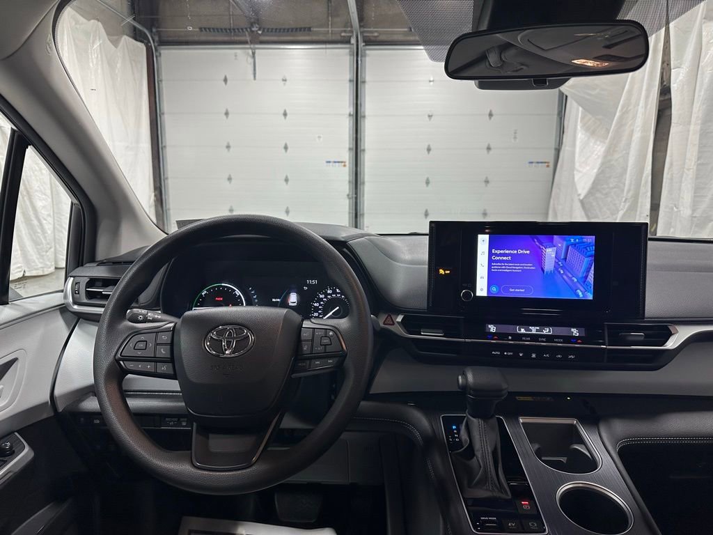 Used 2025 Toyota Sienna LE image 15