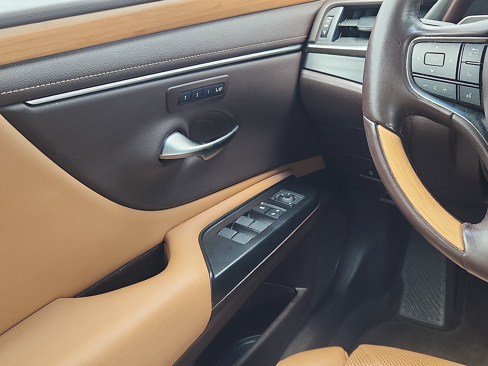 Used 2019 Lexus ES 300h FWD image 12