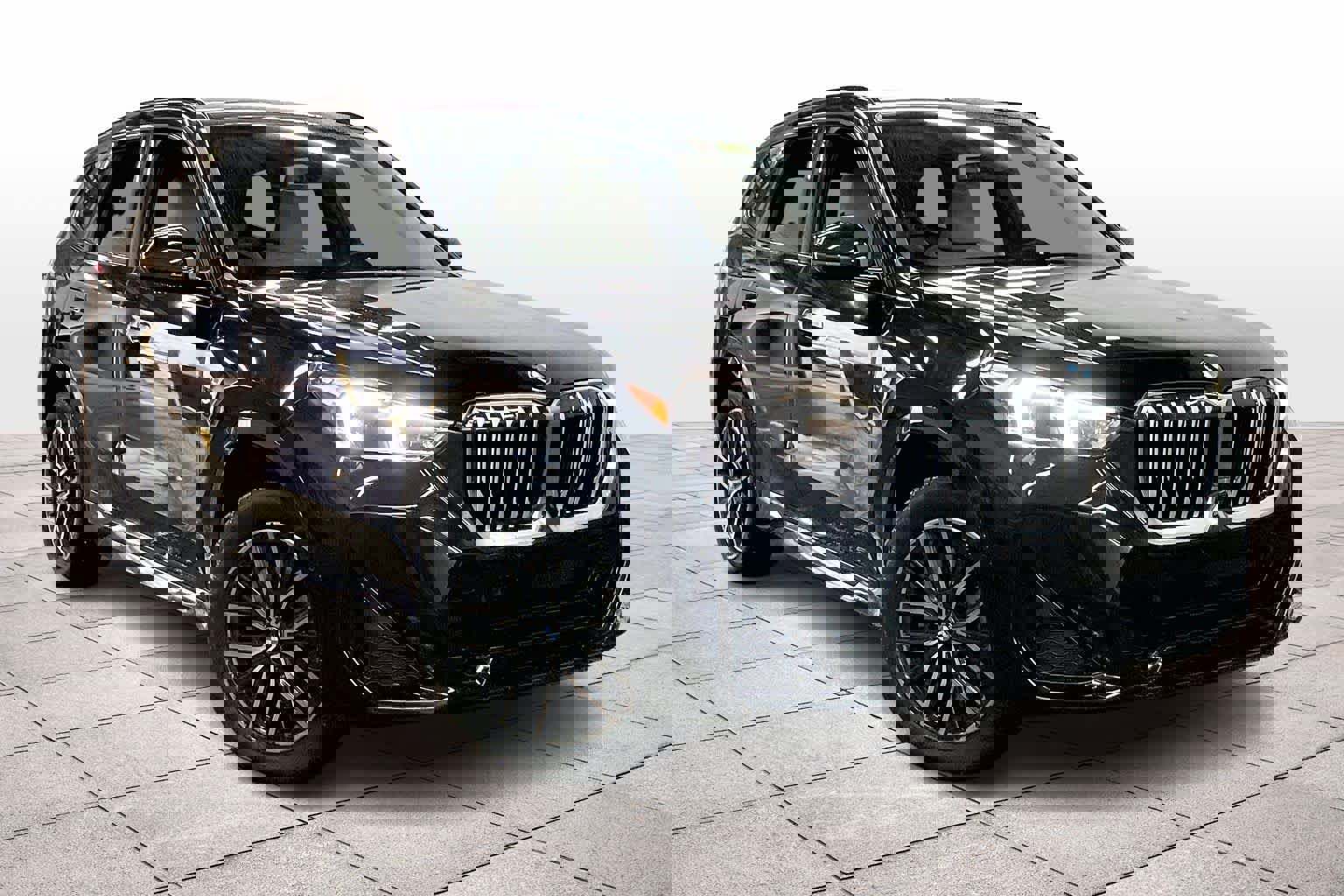 Used 2023 BMW X1 xDrive28i w/ Premium Package image 2