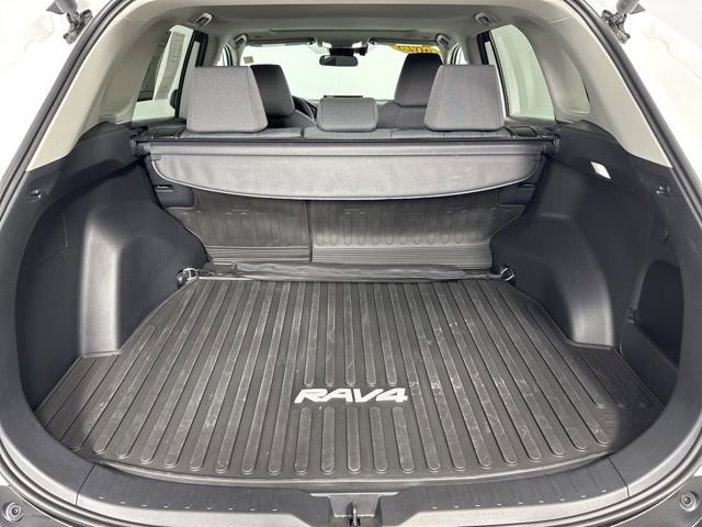 Used 2025 Toyota RAV4 XLE AWD/4WD image 30