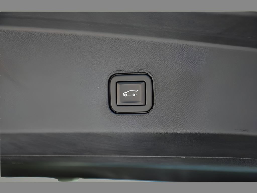 Certified 2024 Cadillac Lyriq Luxury AWD/4WD image 23