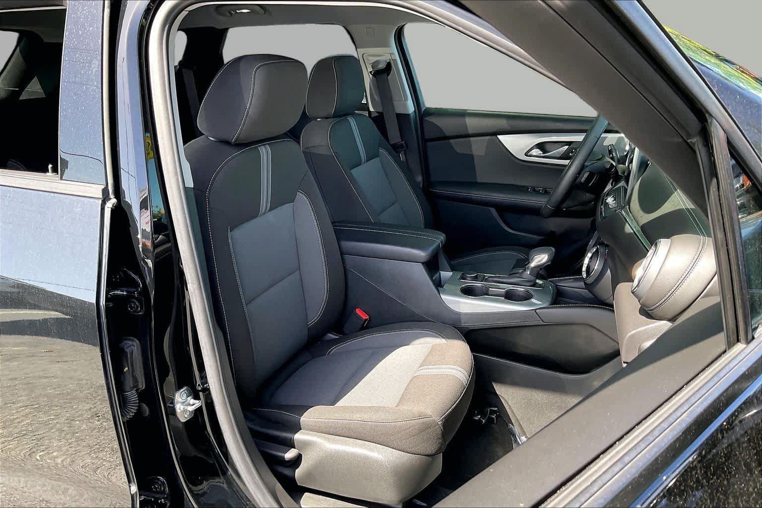 Used 2024 Chevrolet Blazer LT FWD image 8
