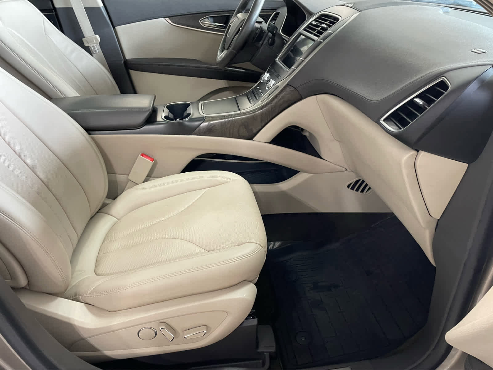 Used 2020 Lincoln Nautilus Reserve w/ Cargo Utility Package AWD/4WD image 48