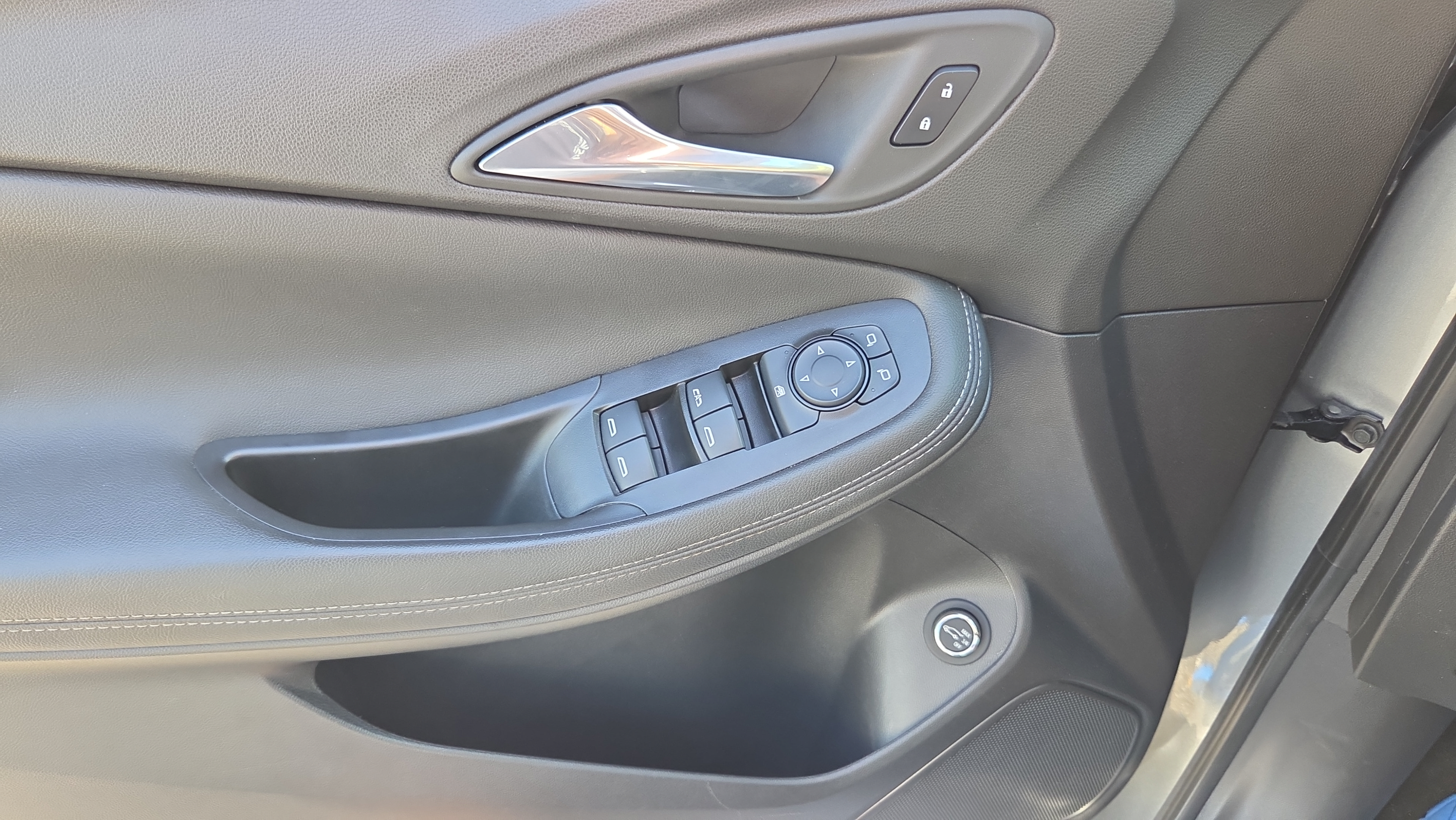 Certified 2023 Buick Encore GX Select w/ Sport Touring Package FWD image 27