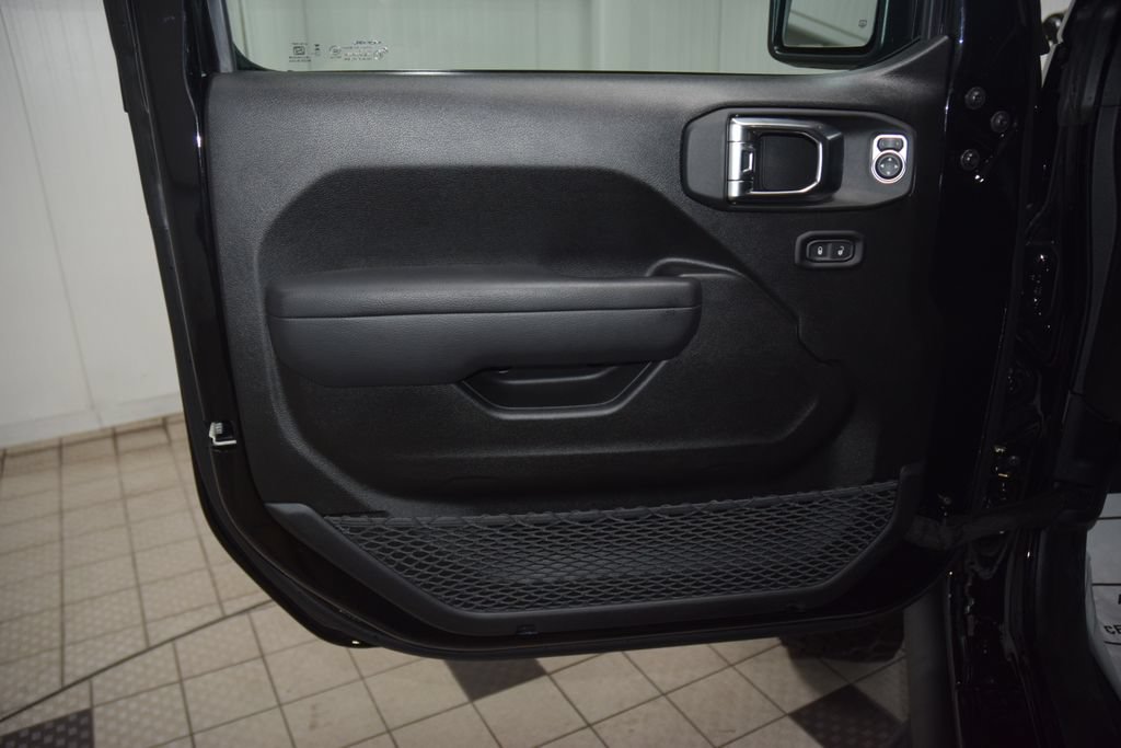 Used 2026 Jeep Gladiator Mojave w/ Safety Group AWD/4WD image 46