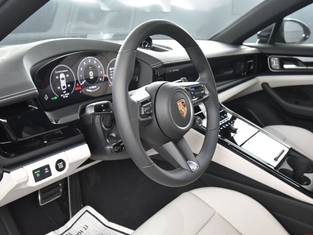 Used 2025 Porsche Panamera 4 image 4
