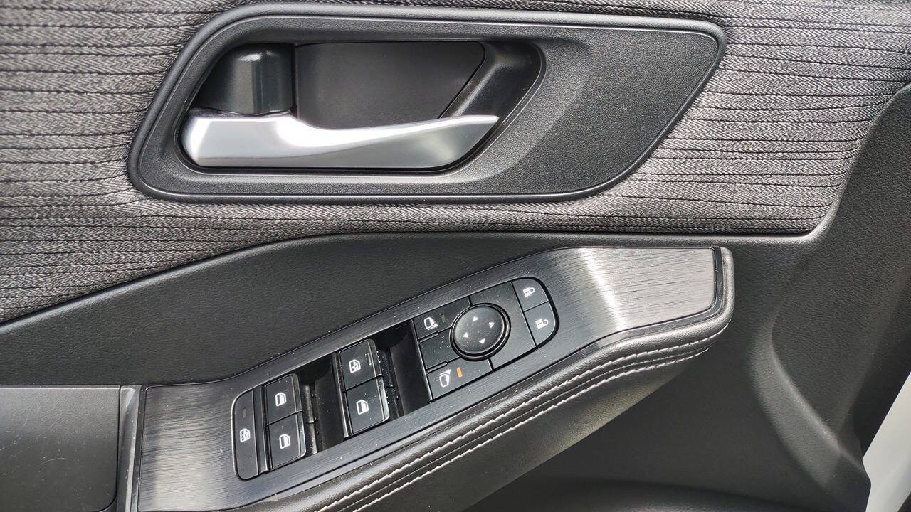 Used 2021 Nissan Rogue SV FWD image 13