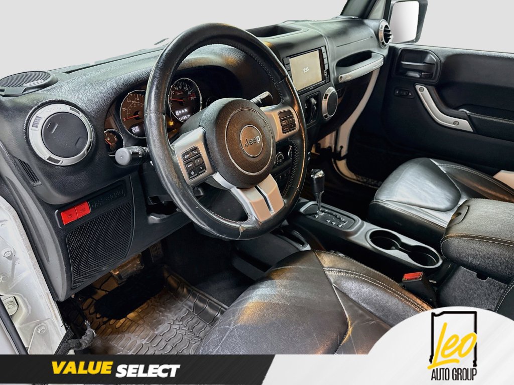 Used 2015 Jeep Wrangler Unlimited Rubicon AWD/4WD image 11