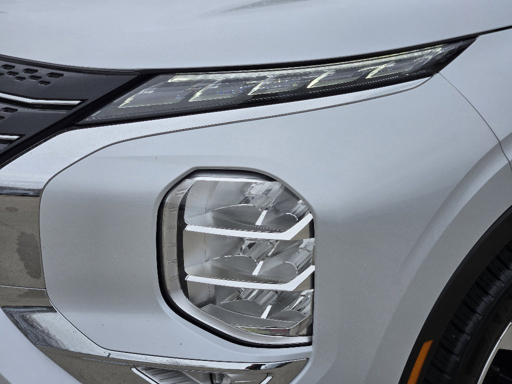 Used 2024 Mitsubishi Outlander SE image 15