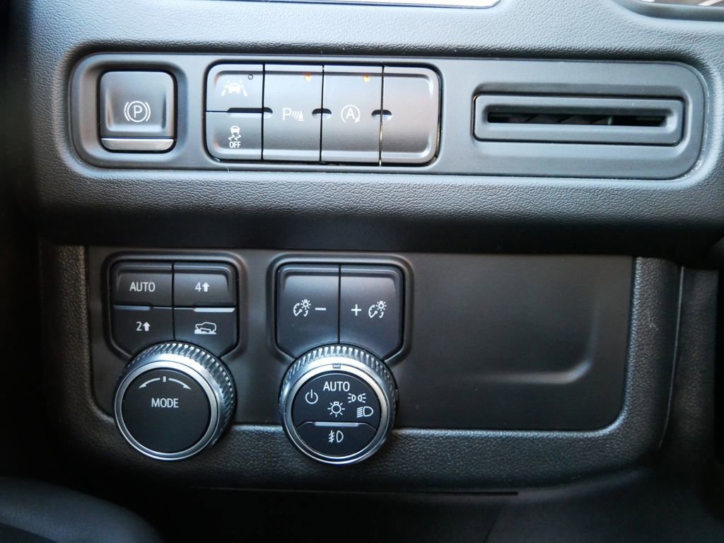 Used 2023 GMC Yukon SLE AWD/4WD image 28