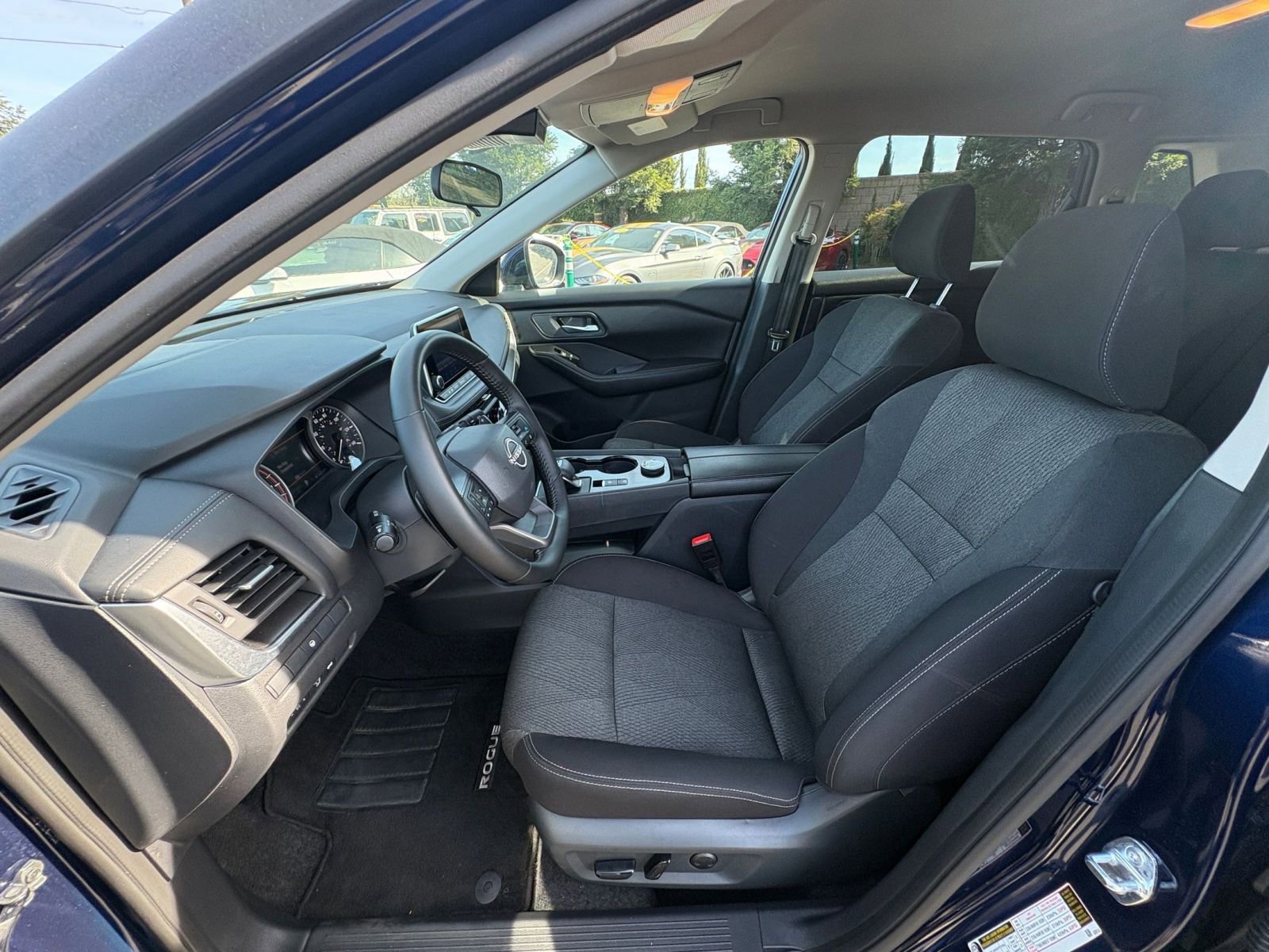 Used 2025 Nissan Rogue SV image 29