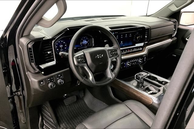 Used 2025 Chevrolet Silverado 1500 RST AWD/4WD image 16