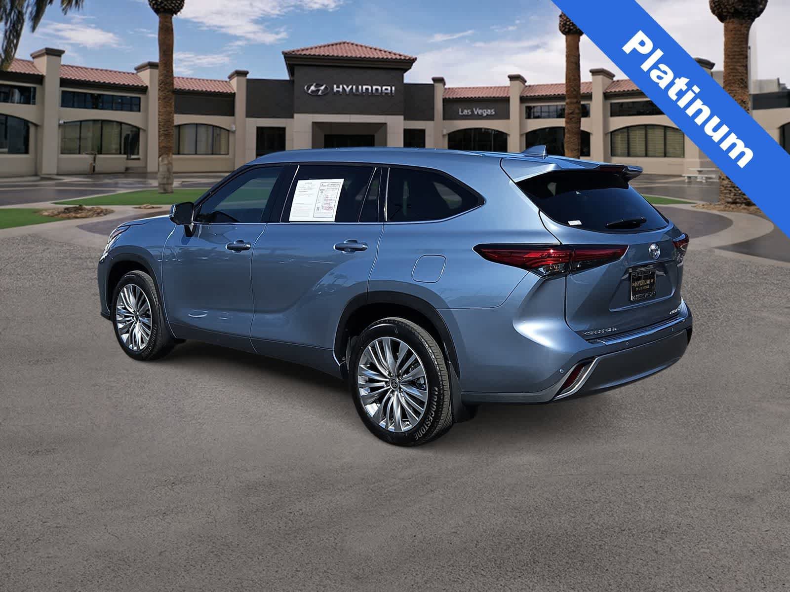 Used 2023 Toyota Highlander Platinum FWD image 6