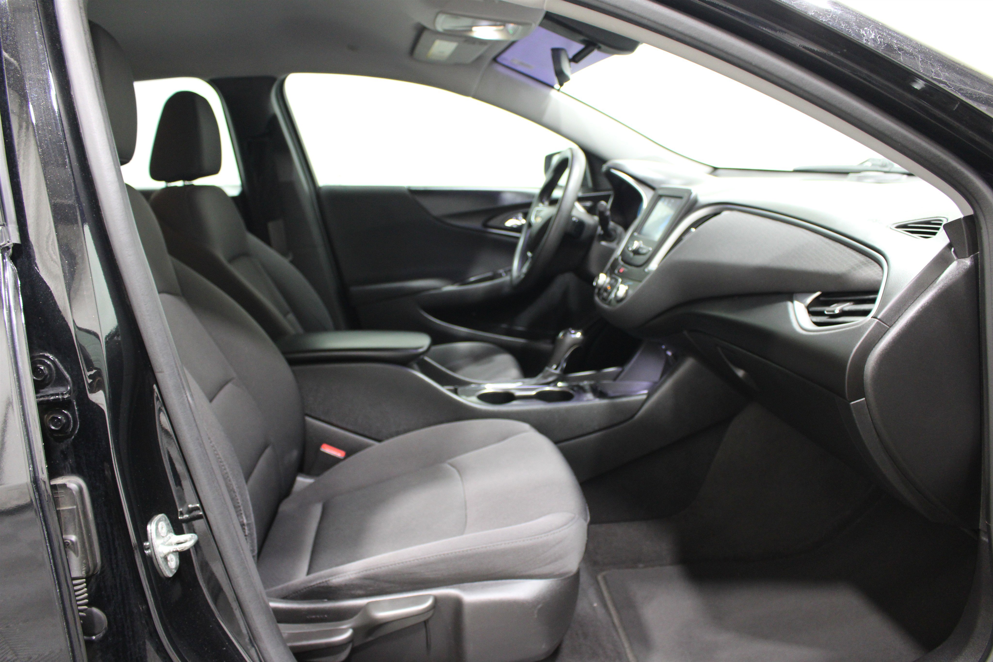 Used 2018 Chevrolet Malibu LS FWD image 24