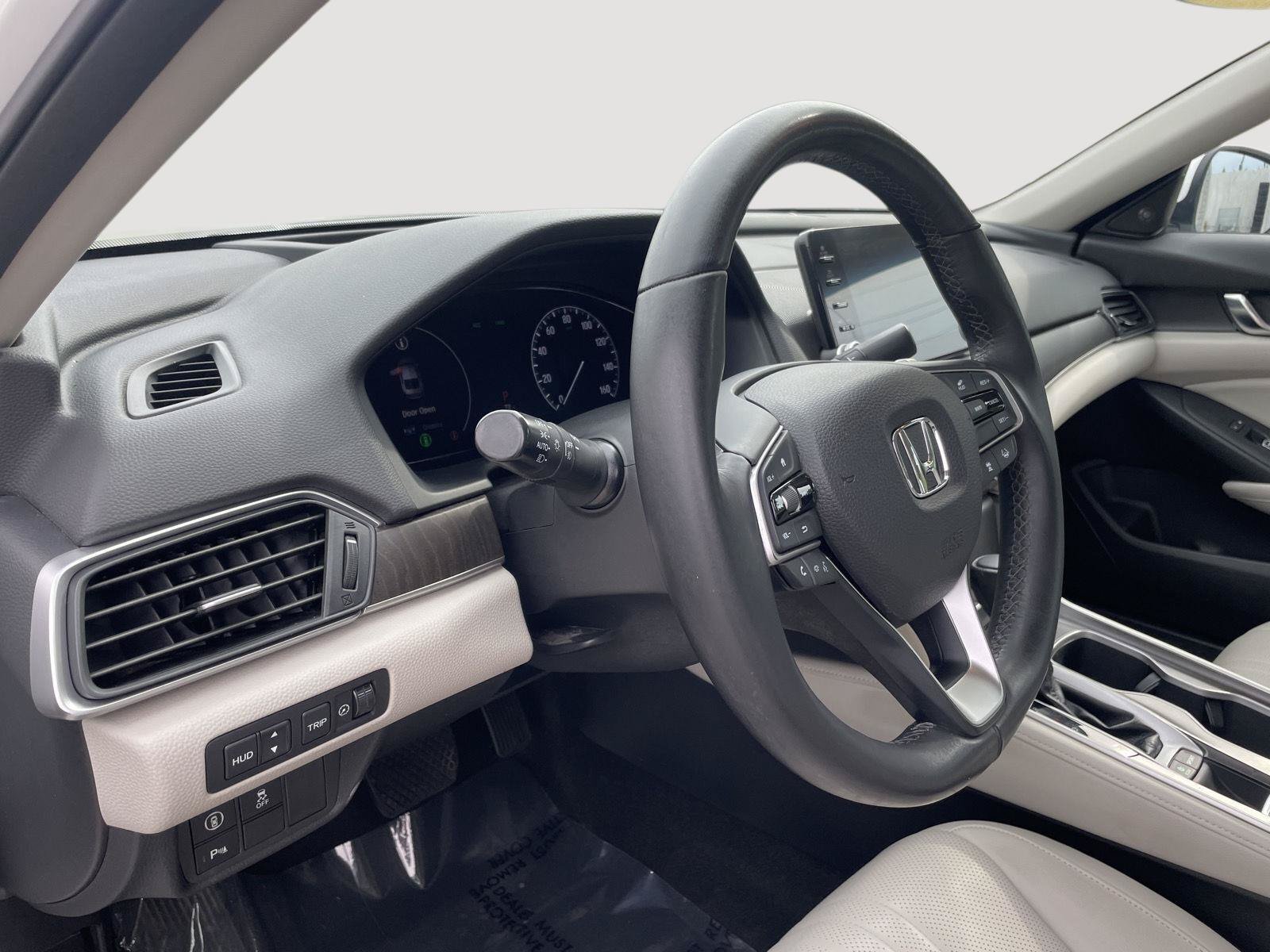 Used 2018 Honda Accord Touring image 25