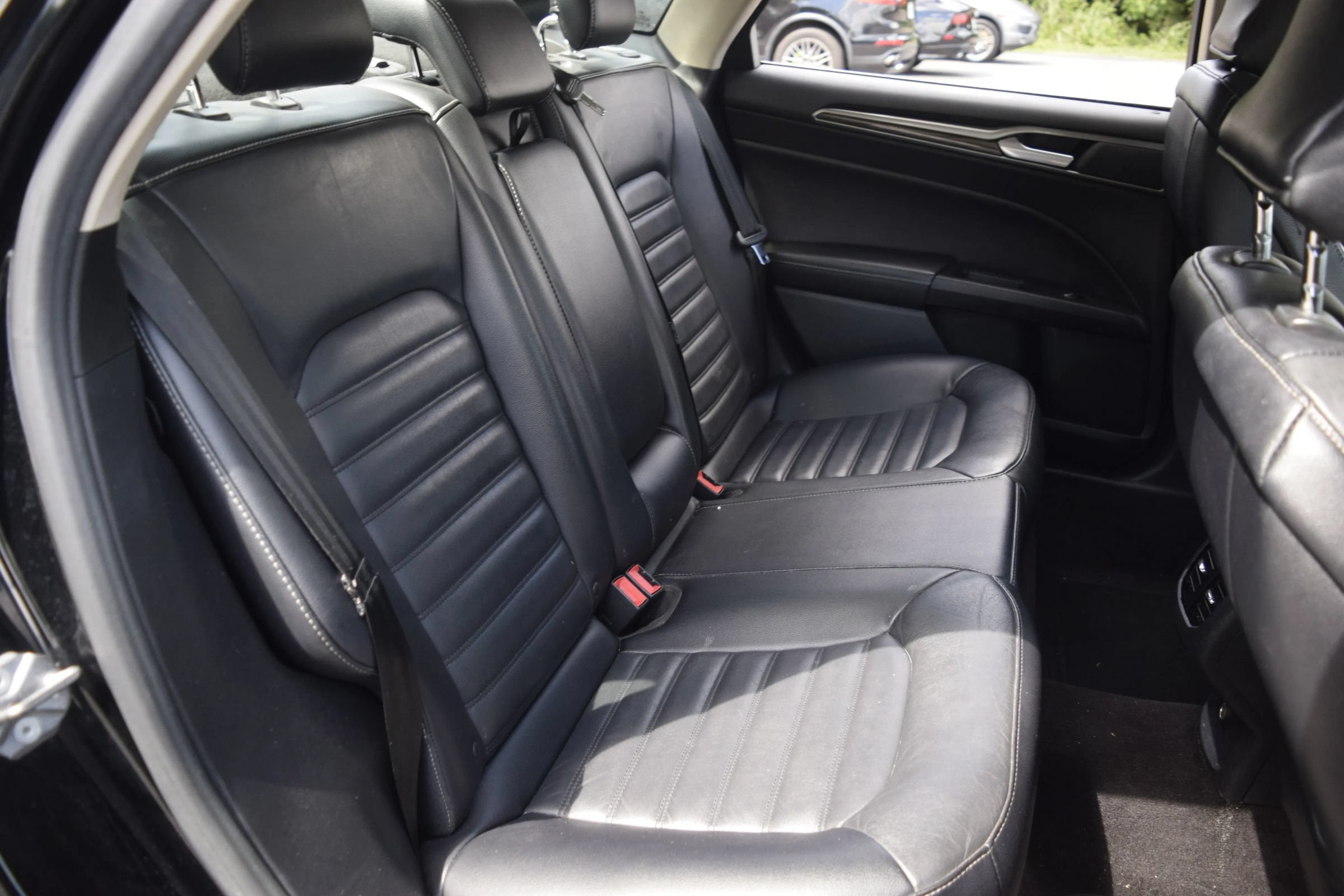 Used 2017 Ford Fusion SE w/ Fusion SE Technology Package AWD/4WD image 9