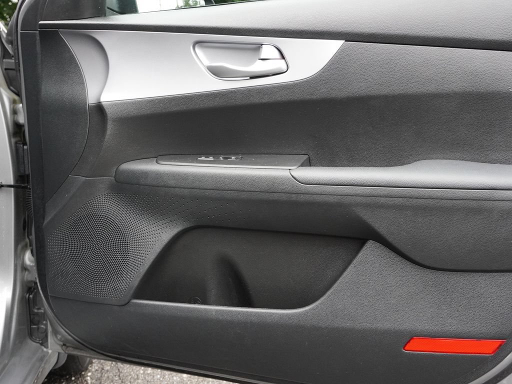 Used 2022 Kia Forte LXS FWD image 12