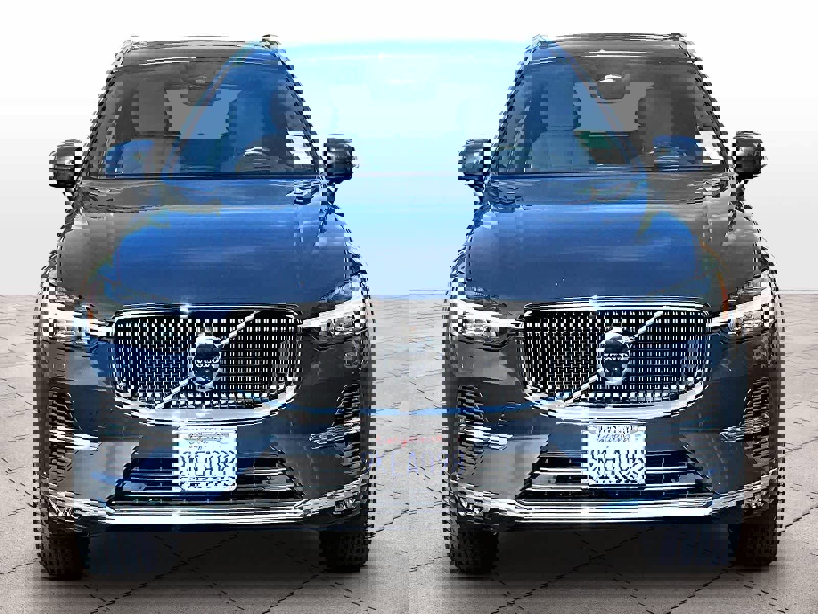 Used 2023 Volvo XC60 B5 Ultimate w/ Protection Package Premier image 3