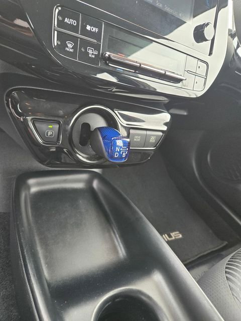 Certified 2017 Toyota Prius Two w/ Carpet Mat Package FWD image 16