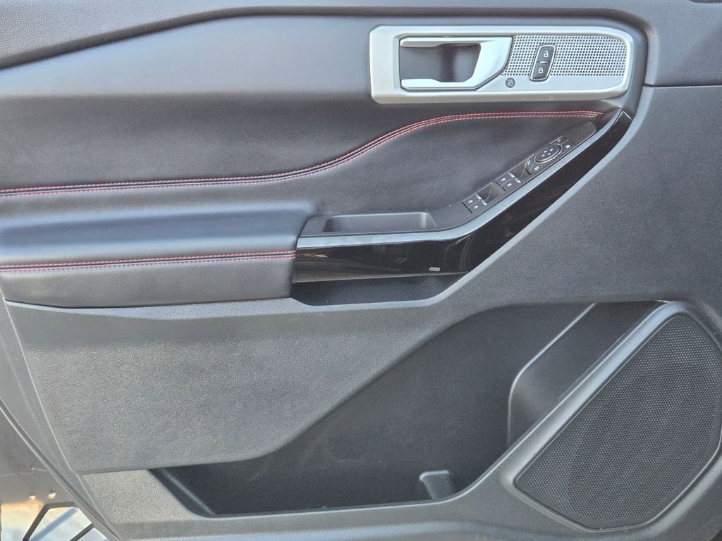 Used 2024 Ford Explorer ST-Line w/ Class IV Trailer Tow Package image 11