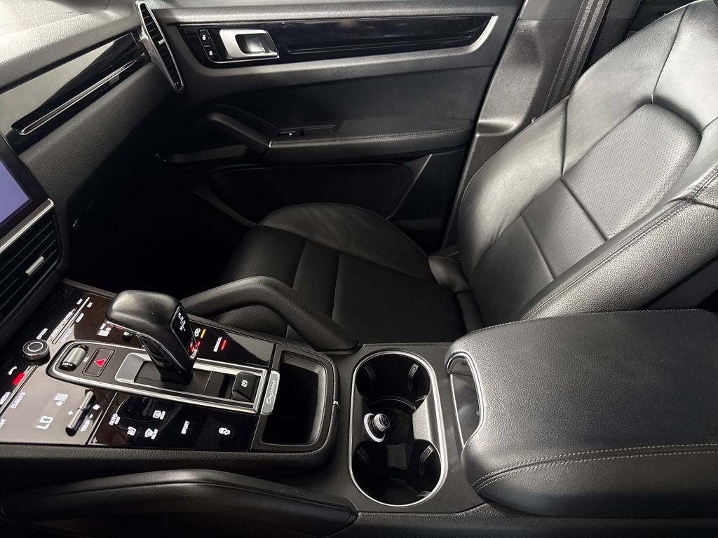Used 2020 Porsche Cayenne Base image 20