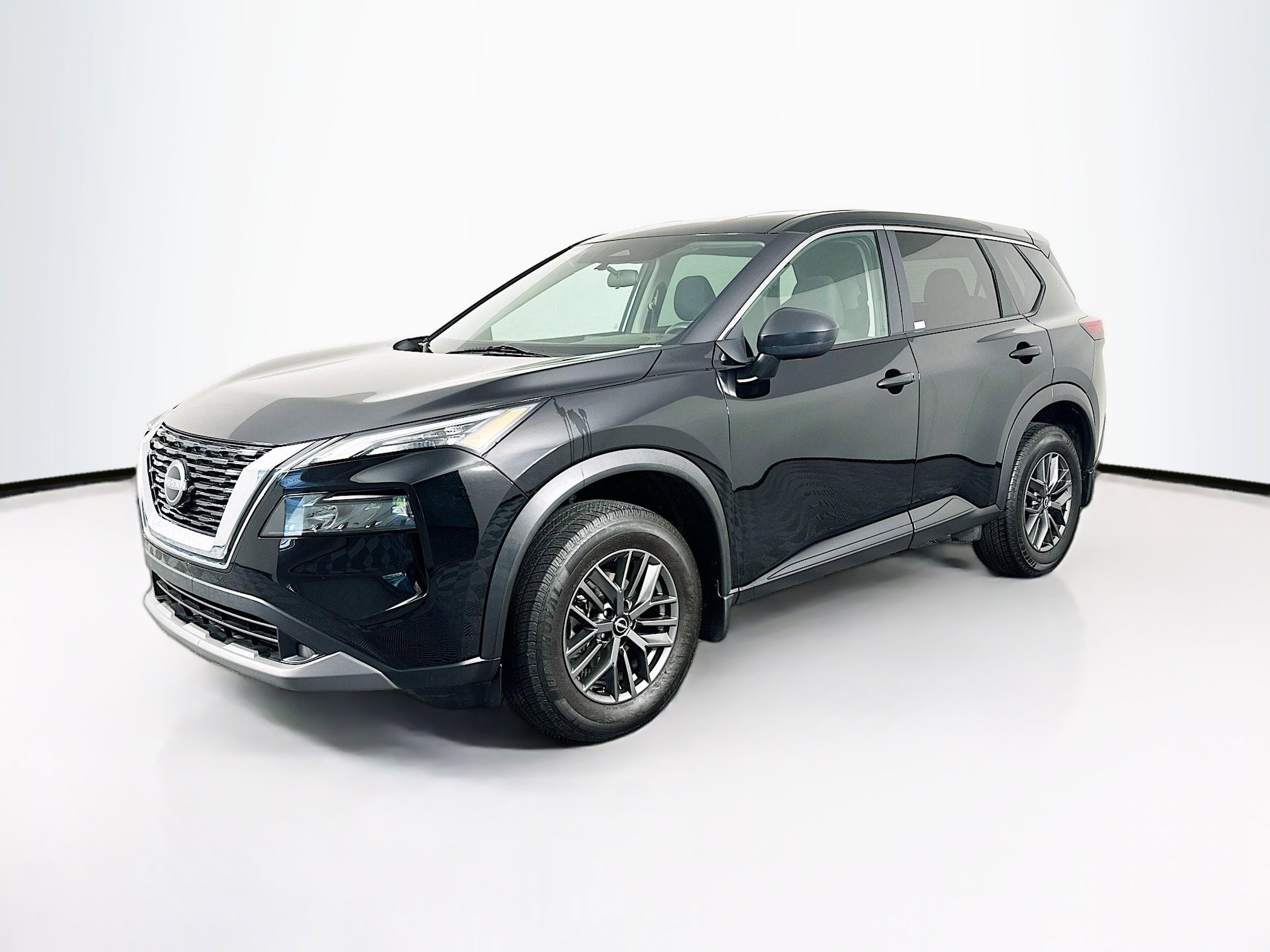 Used 2023 Nissan Rogue S AWD/4WD image 3