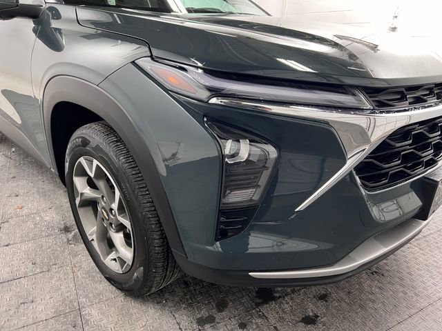 Used 2025 Chevrolet Trax LT image 9