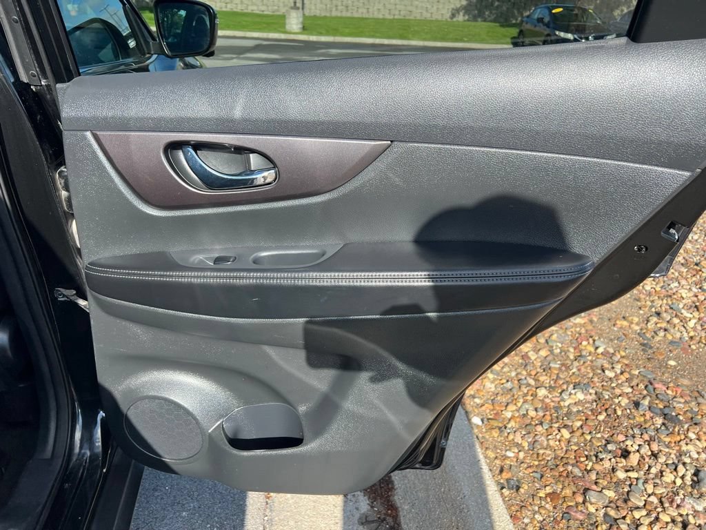 Used 2016 Nissan Rogue SV w/ SV Premium Package AWD/4WD image 23
