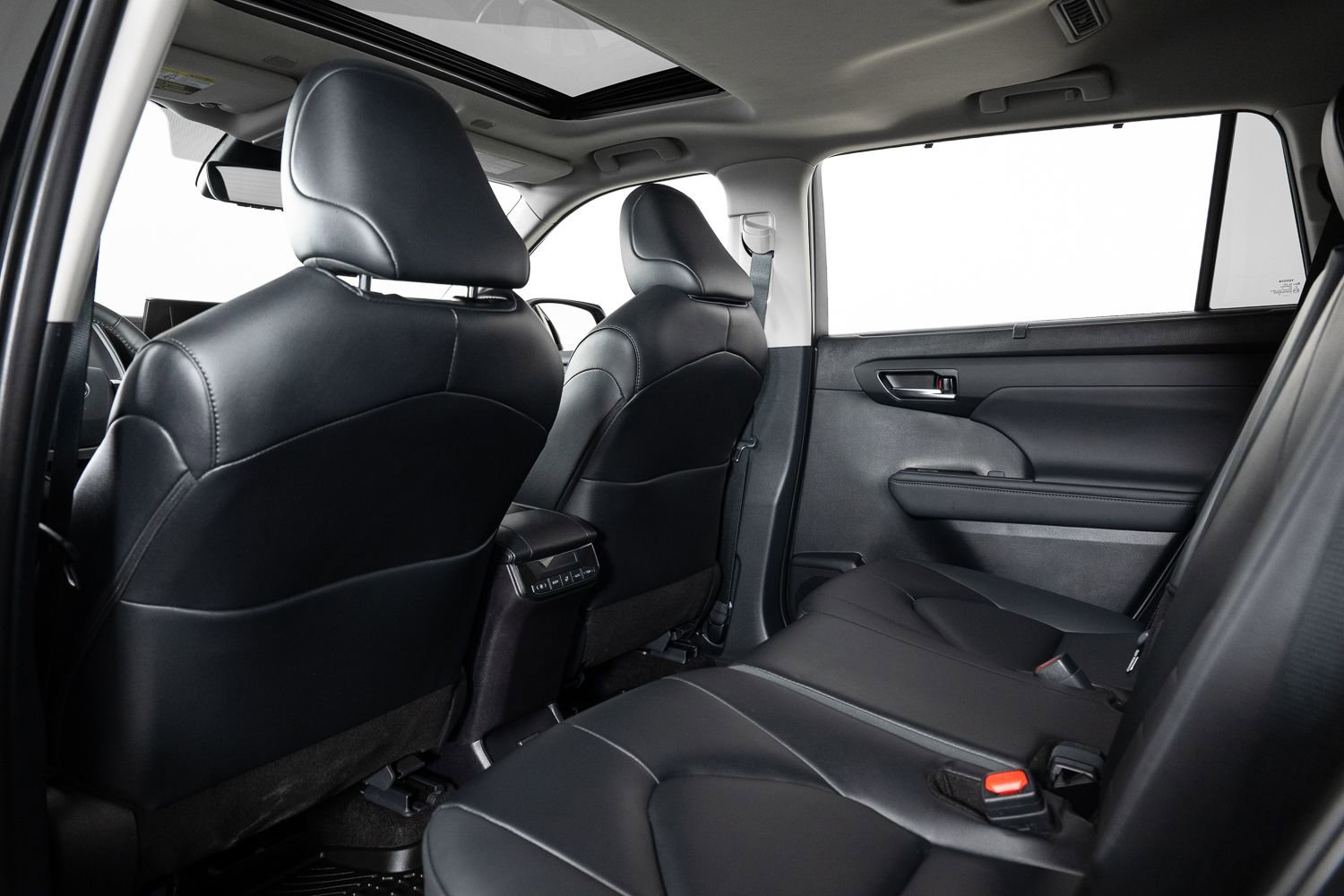 Used 2024 Toyota Highlander XLE image 19