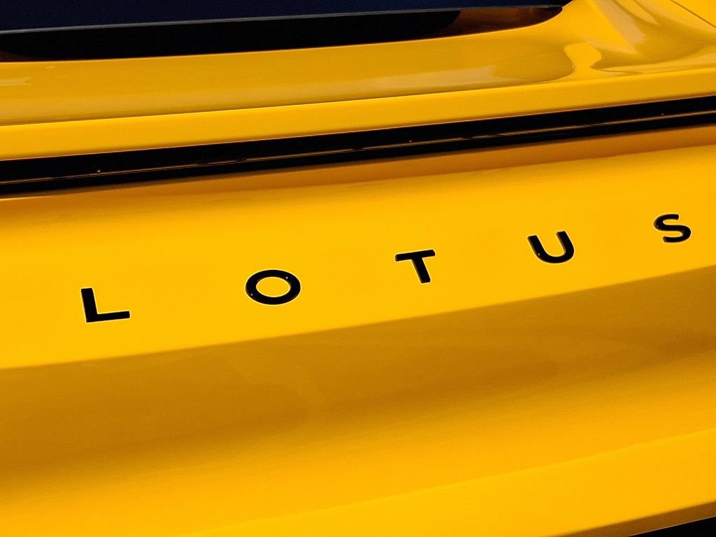 Used 2025 Lotus Emira RWD image 32
