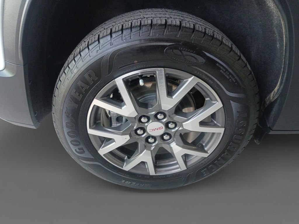 Used 2023 GMC Acadia SLE image 10
