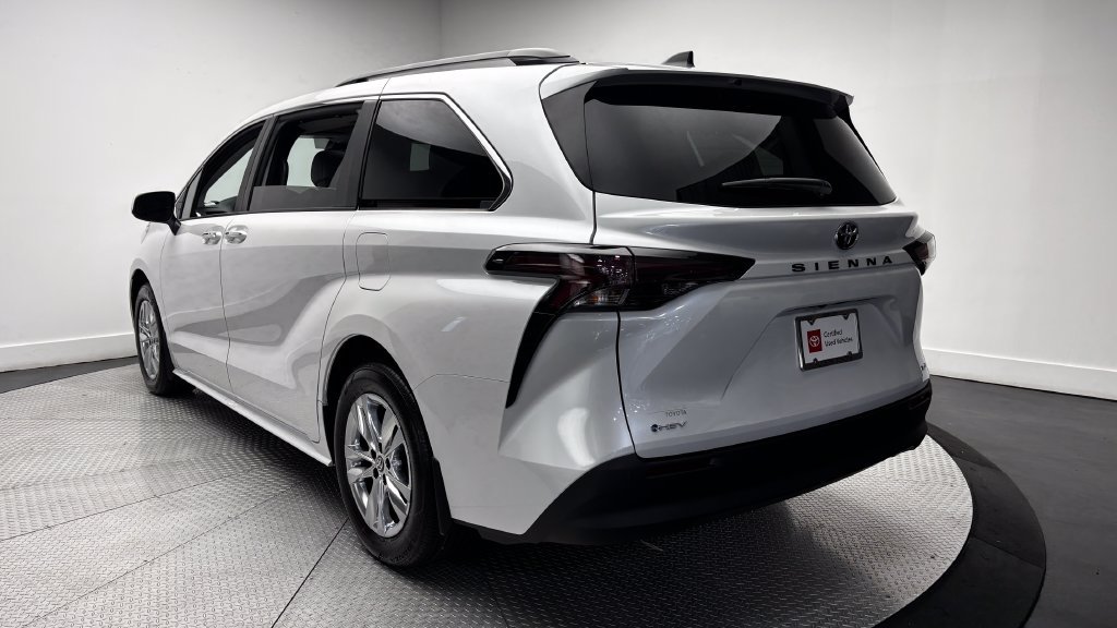 Certified 2026 Toyota Sienna XLE FWD image 40