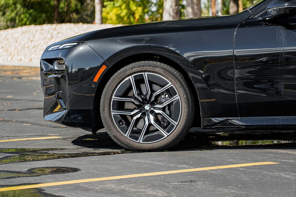 Used 2023 BMW 740i image 7