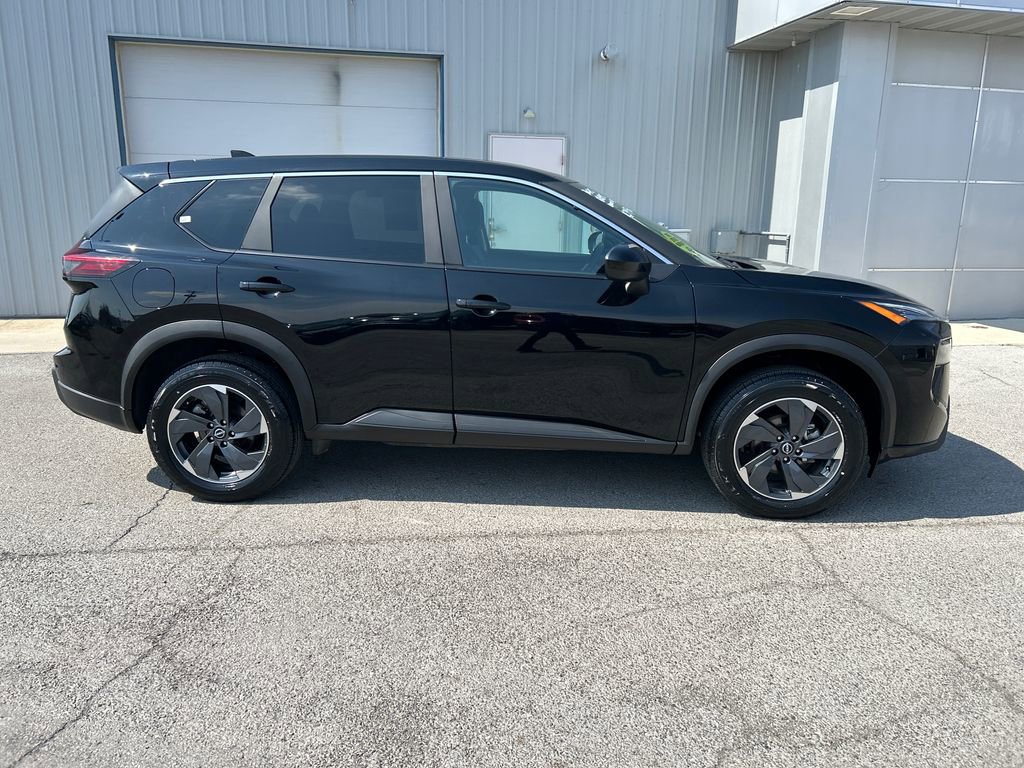 Used 2025 Nissan Rogue SV FWD image 8