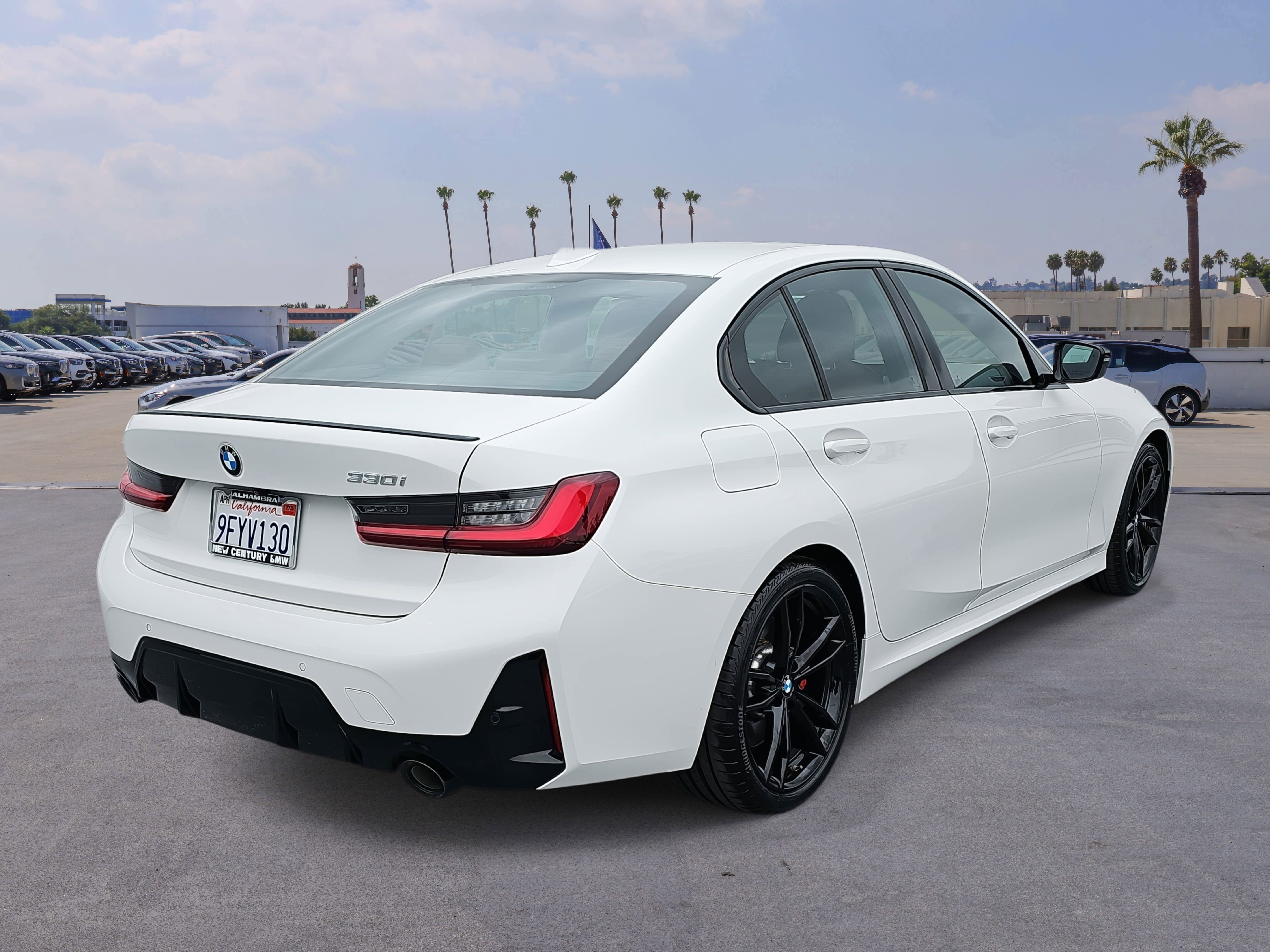 Used 2023 BMW 330i Sedan w/ M Sport Package image 5
