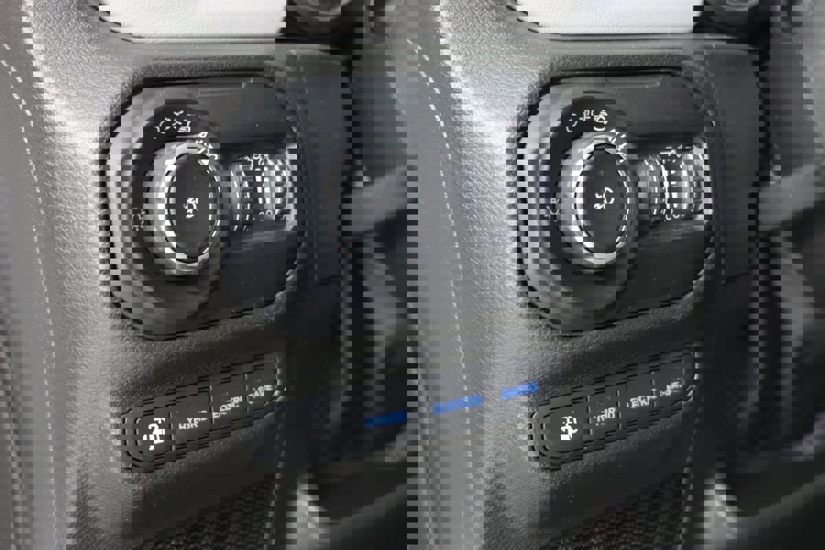 Used 2022 Jeep Wrangler Unlimited Sahara image 23