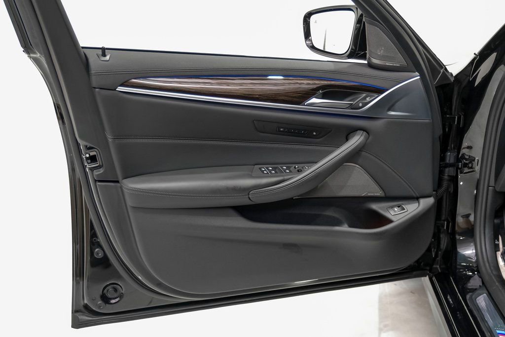 Used 2022 BMW M5 w/ Executive Package image 37